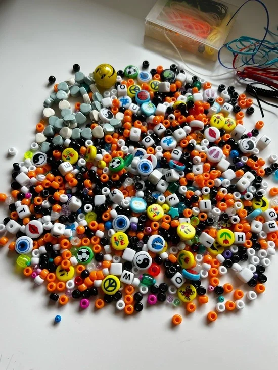90’s Colorful Bead Confetti, Over 1000+ Beads - Picture 3 of 5